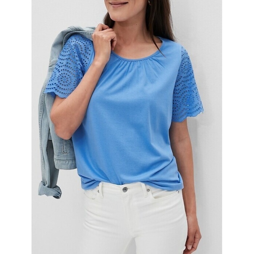 Banana Republic Women's XS Short Eyelet Bell Sleeve Round Neck Medium Blue Tee